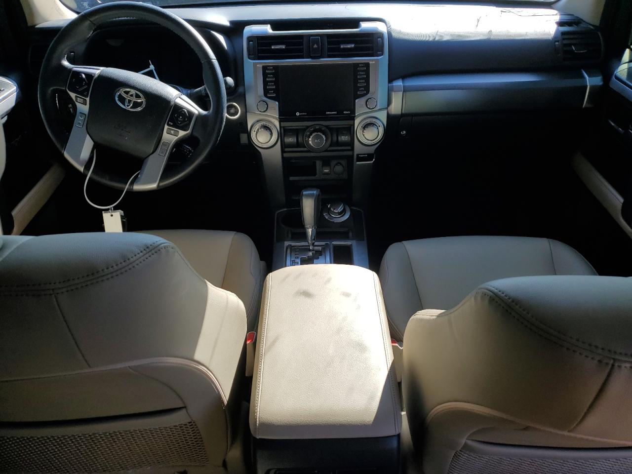 2020 Toyota 4Runner - Image 8