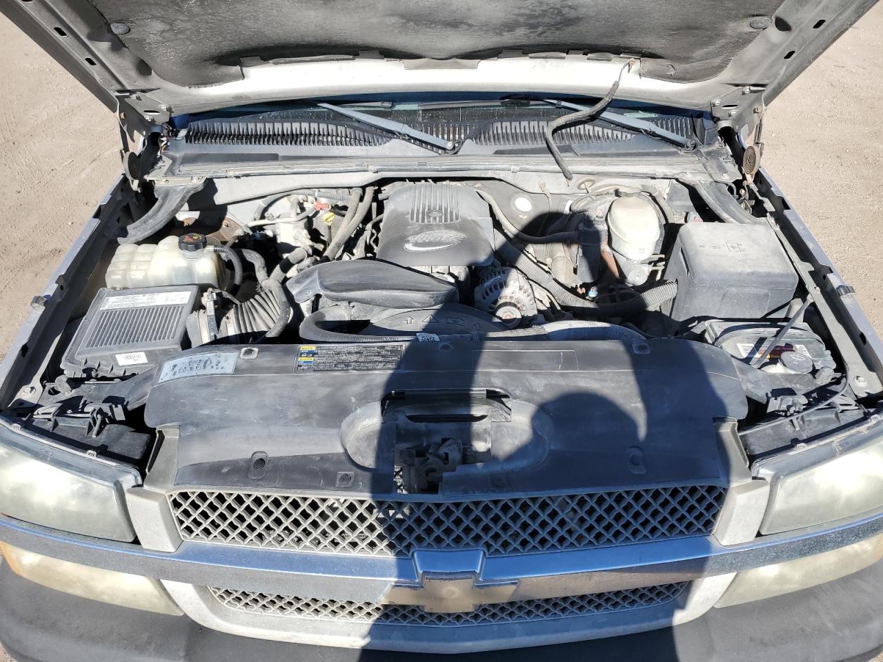 2004 Chevrolet Silverado - Image 11