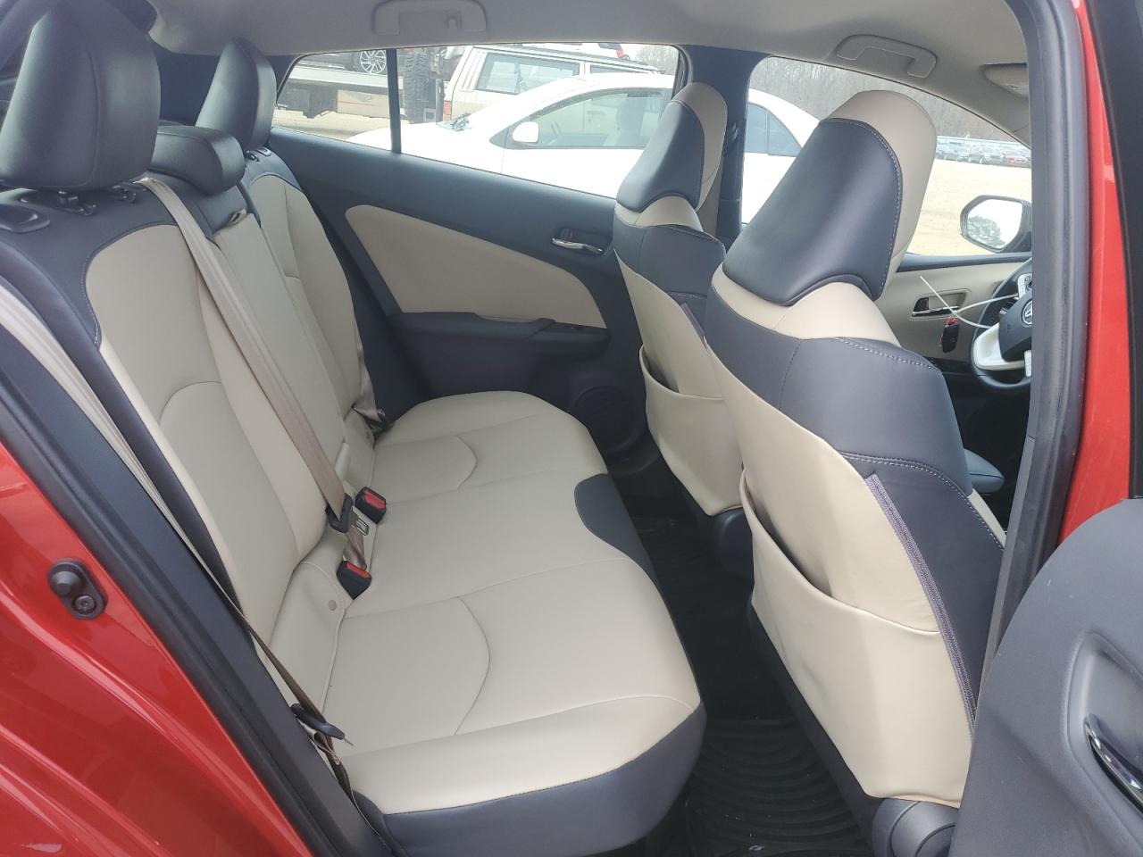 2018 Toyota Prius - Image 10