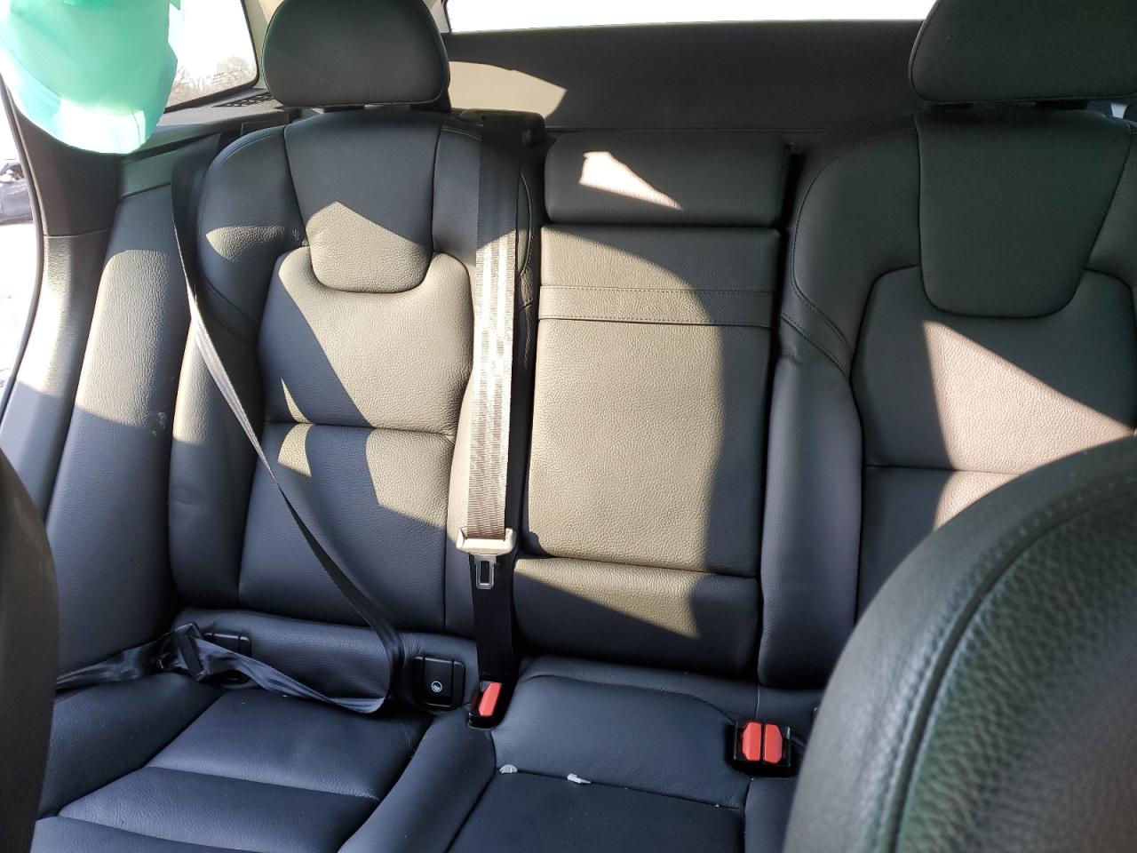 2018 Volvo XC60 - Image 10
