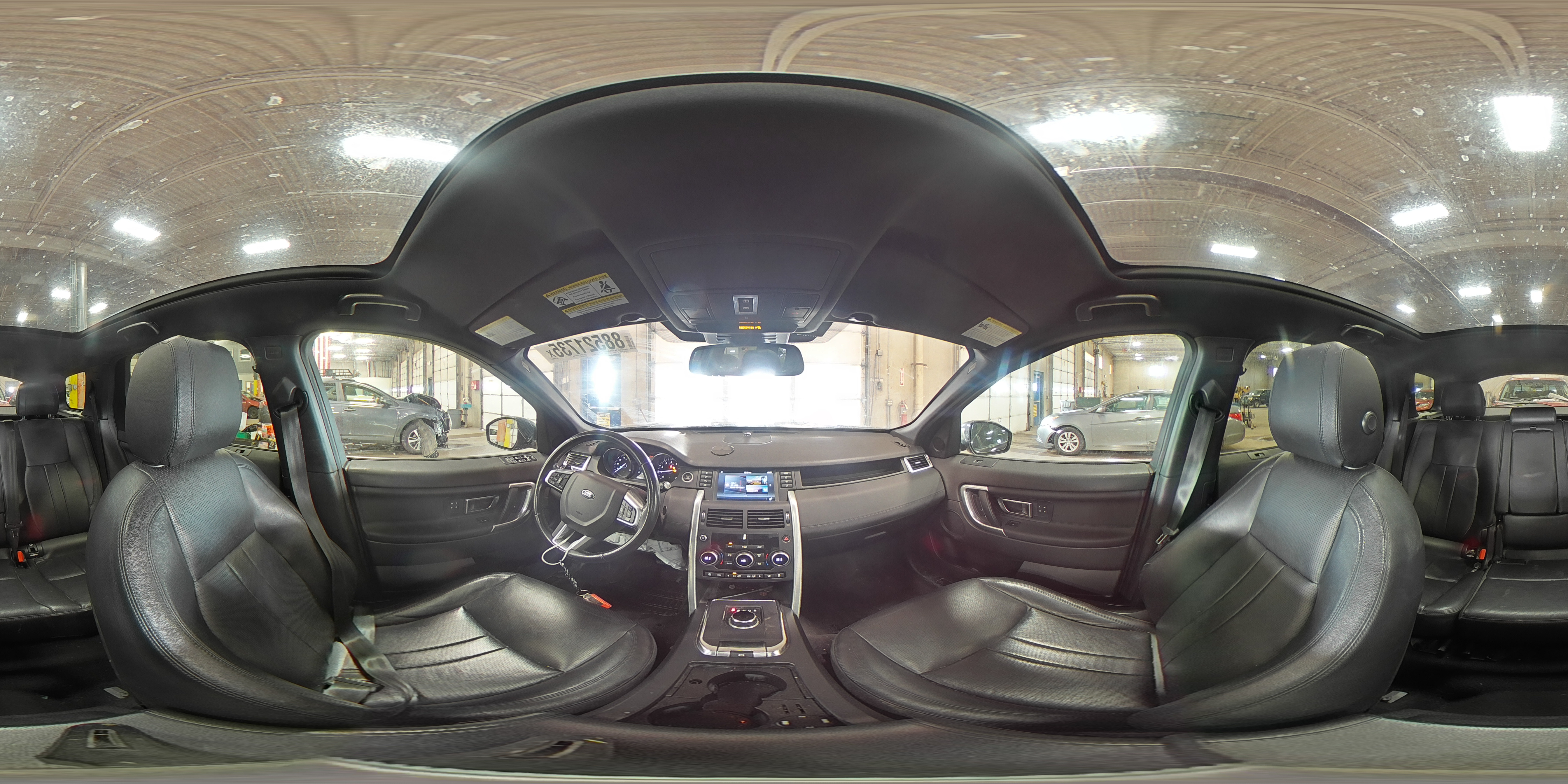 2019 Land Rover Discovery - Image 13