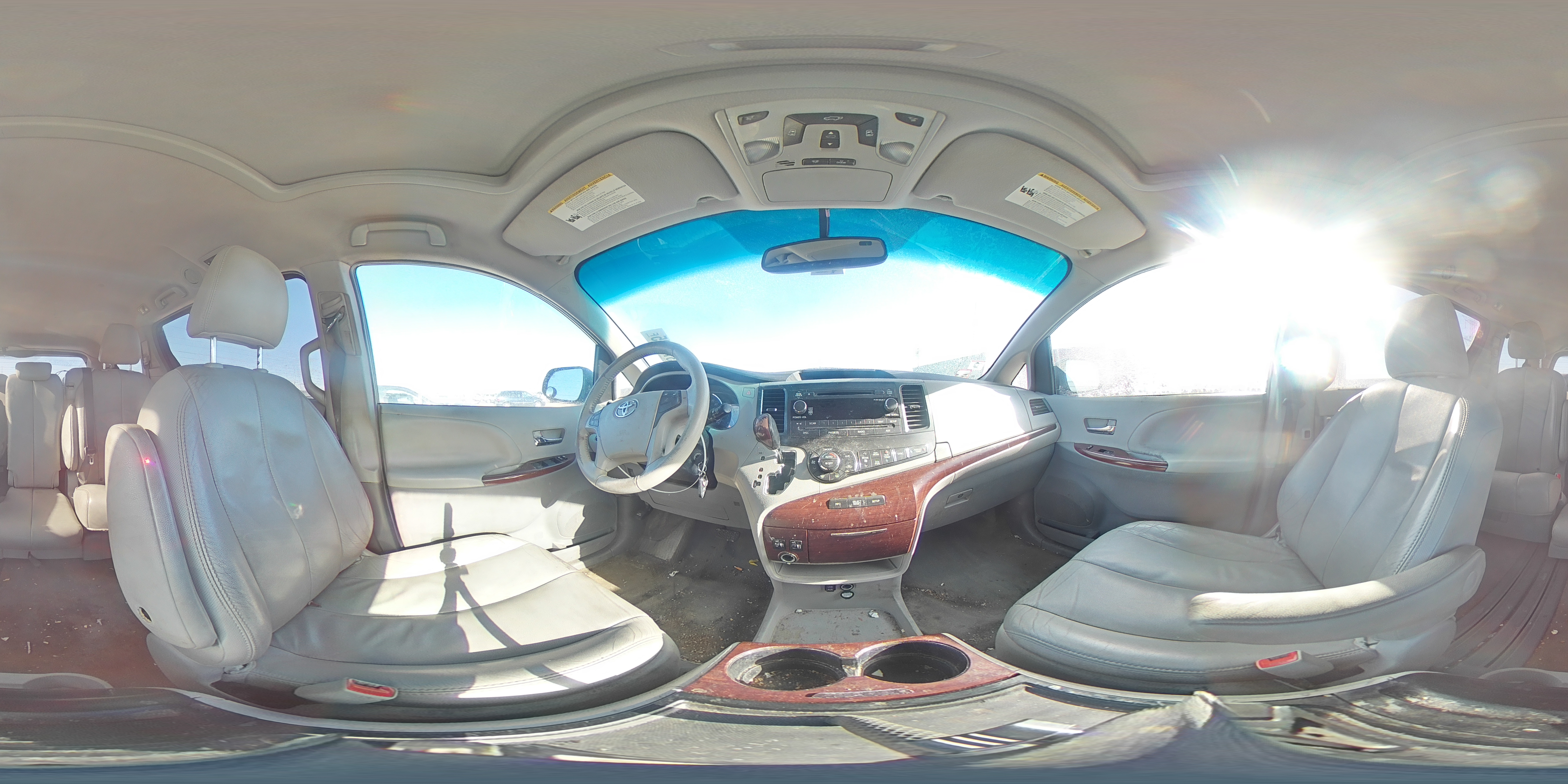 2013 Toyota Sienna - Image 14