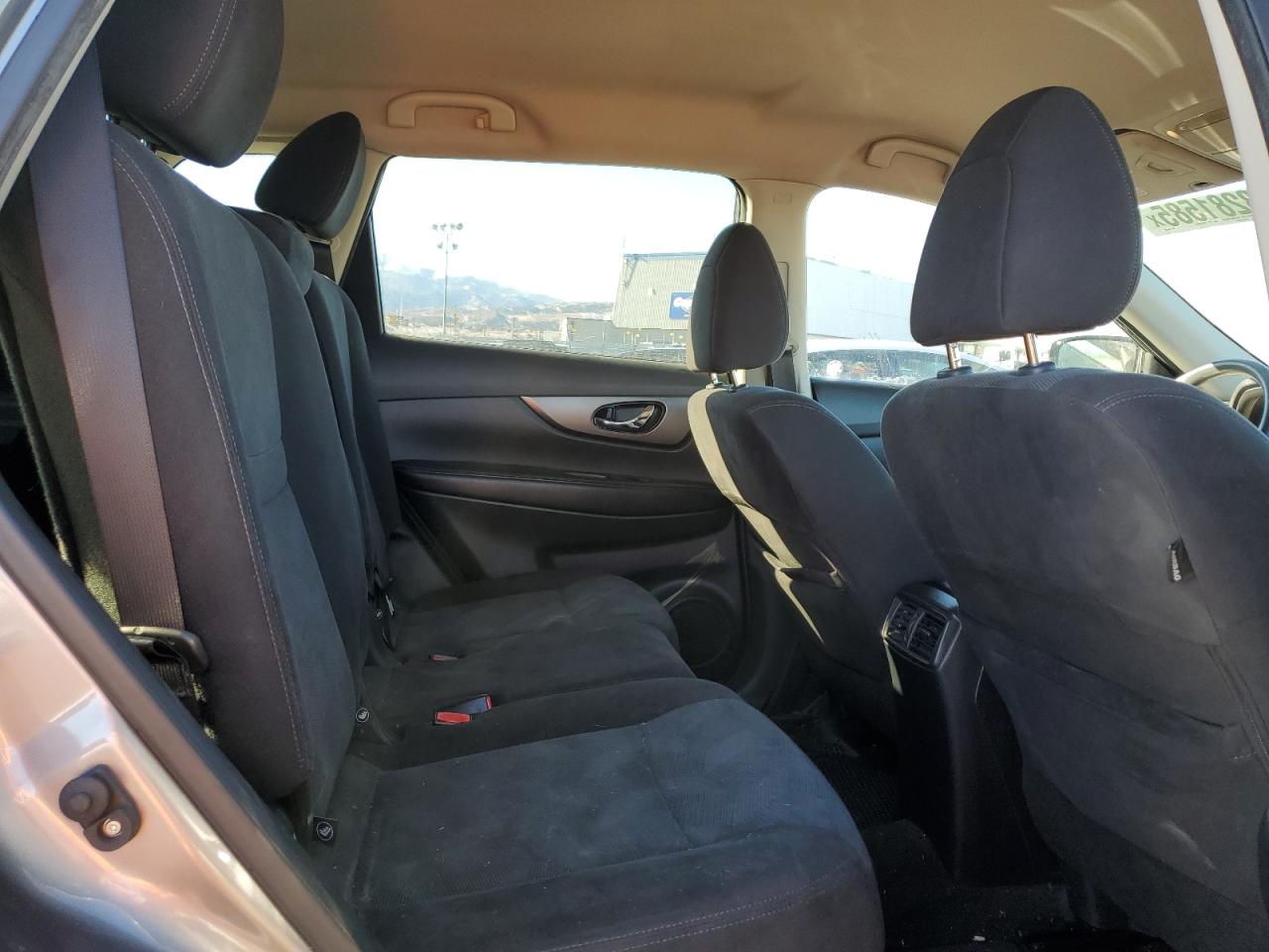 2016 Nissan Rogue - Image 11