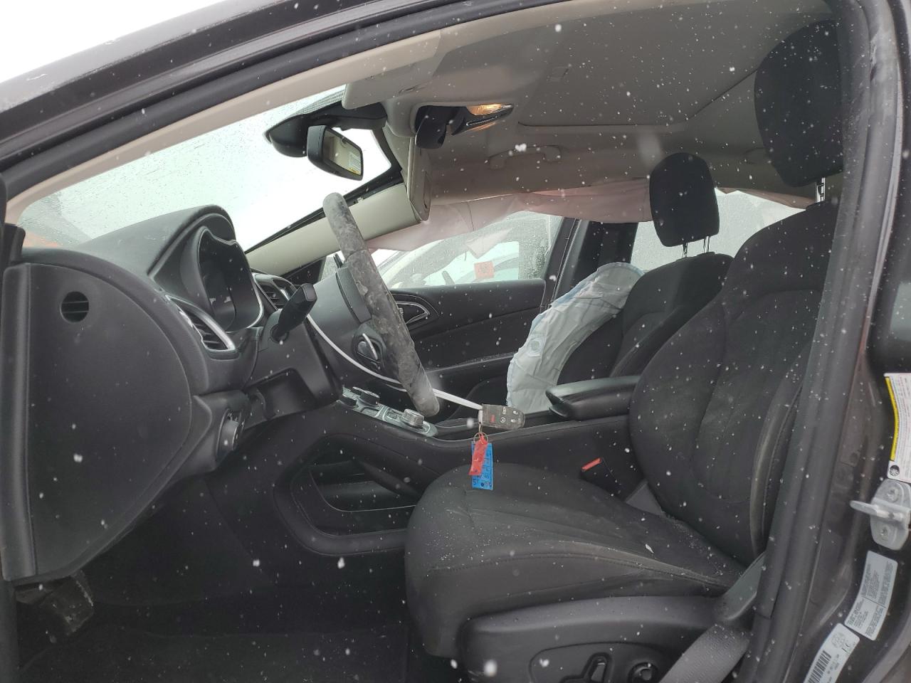 2015 Chrysler 200 - Image 7