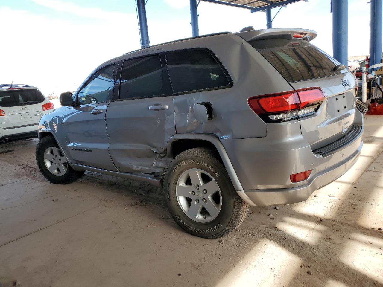 2020 Jeep Grand Cherokee - Image 2