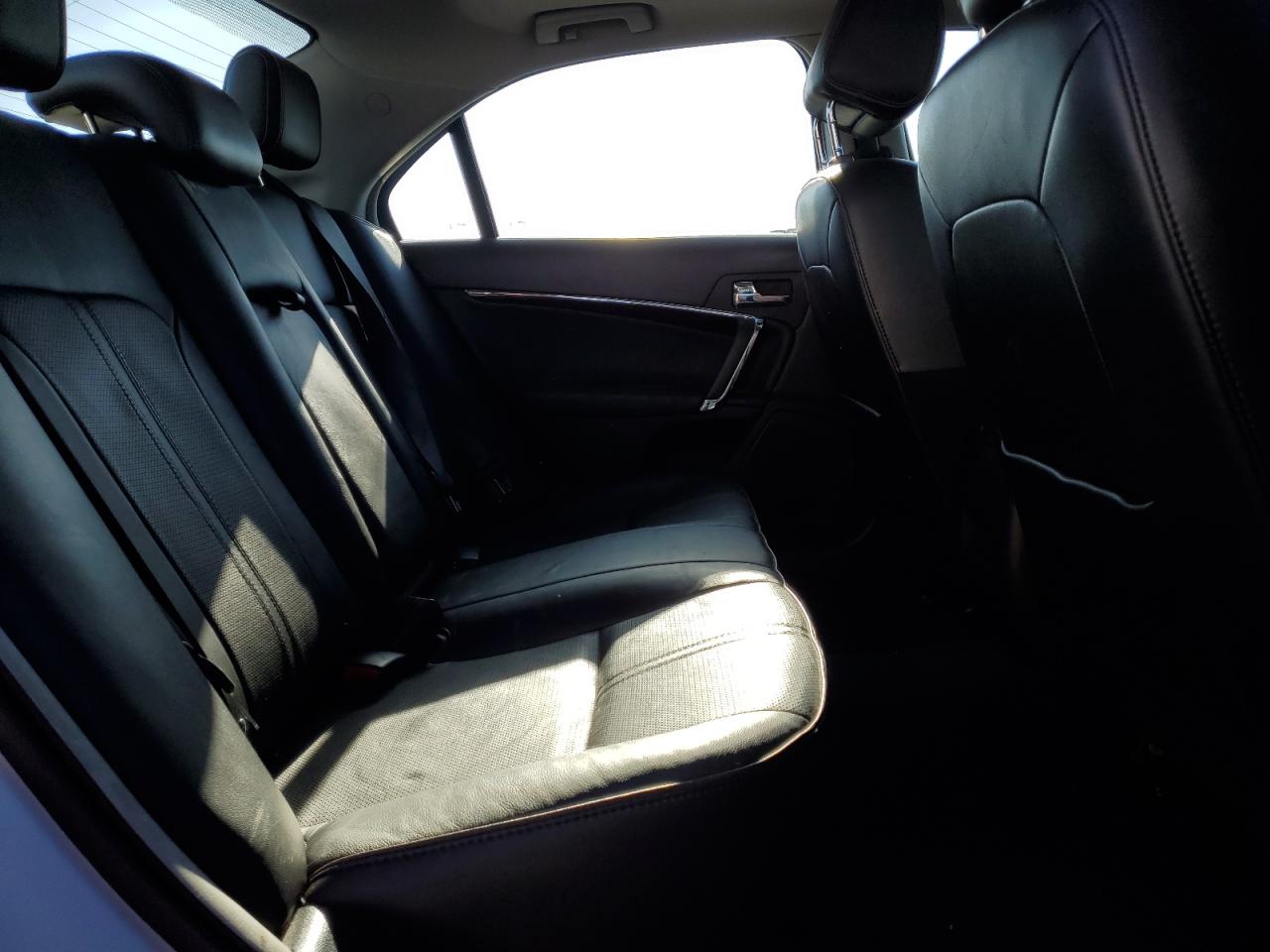 2012 Lincoln MKZ - Image 10