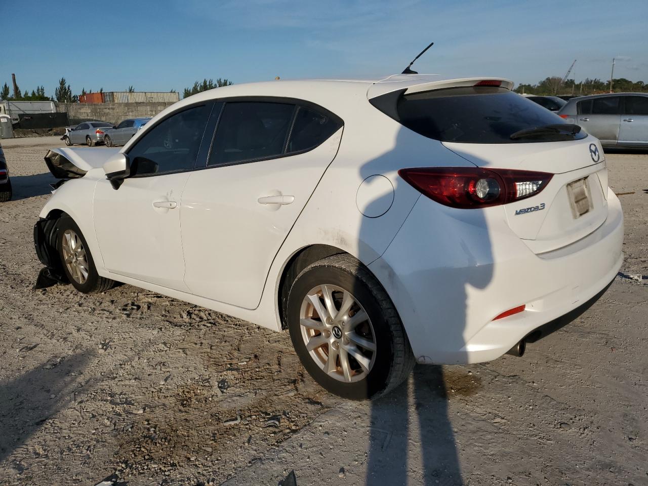 3MZBN1K75HM102619 2017 MAZDA 3 - Image 2