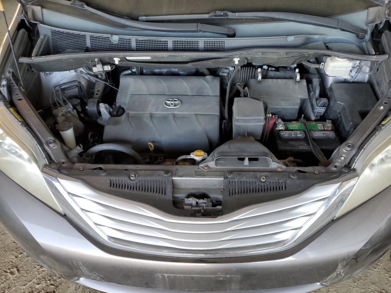2013 Toyota Sienna - Image 12