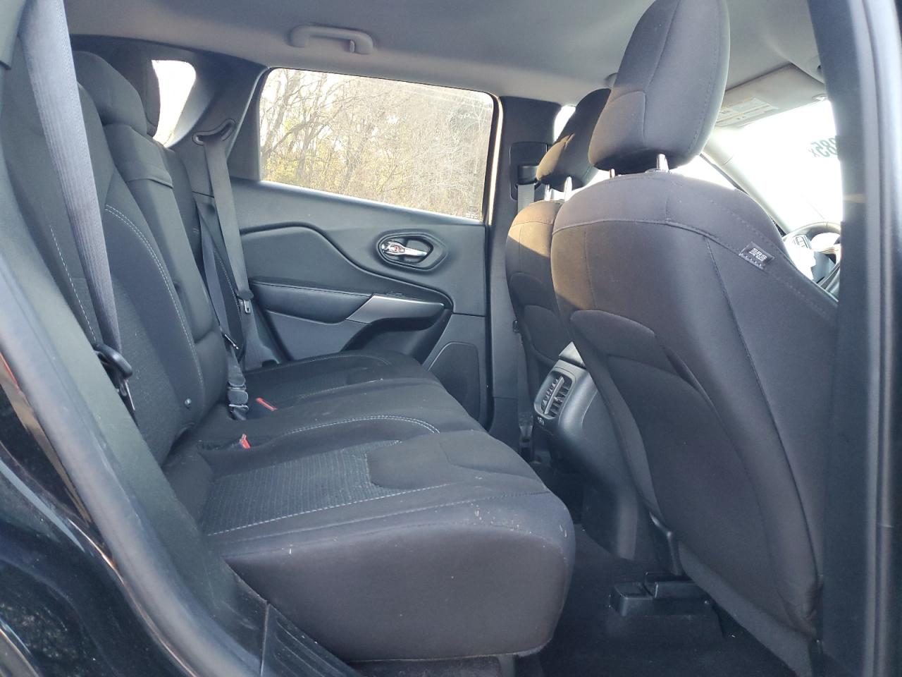 2019 Jeep Grand Cherokee - Image 11