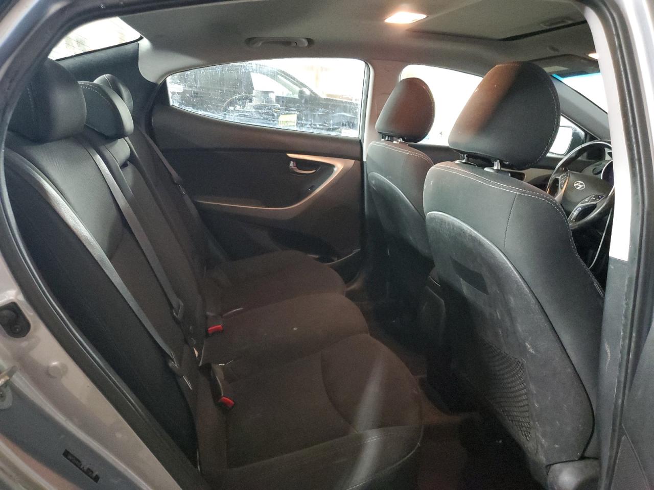 2016 Hyundai Elantra - Image 10