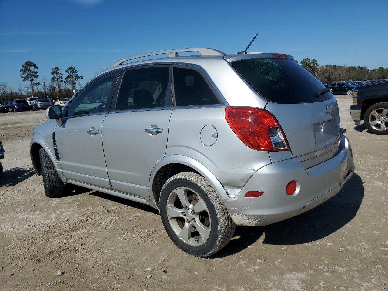2015 Chevrolet Captiva - Image 2