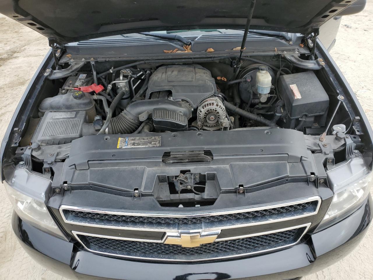2010 Chevrolet Suburban - Image 12