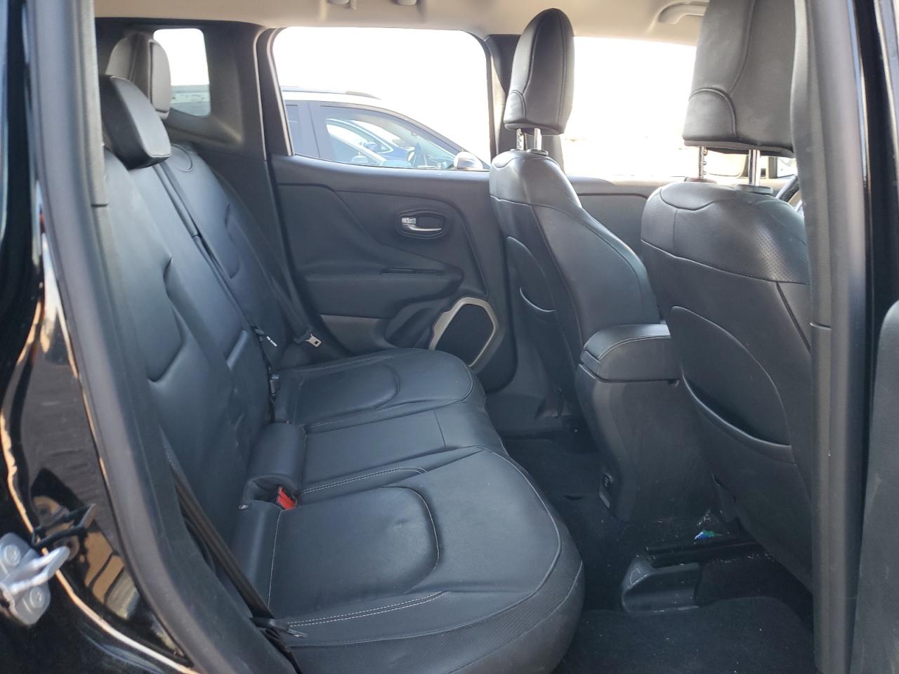 2015 Jeep Renegade - Image 11