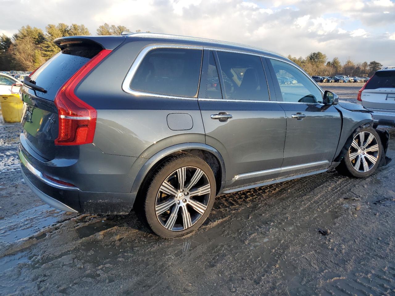 2022 Volvo XC90 - Image 3