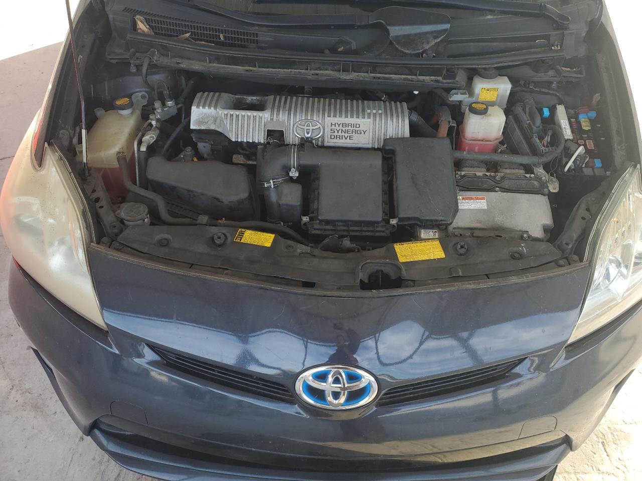 2012 Toyota Prius - Image 11