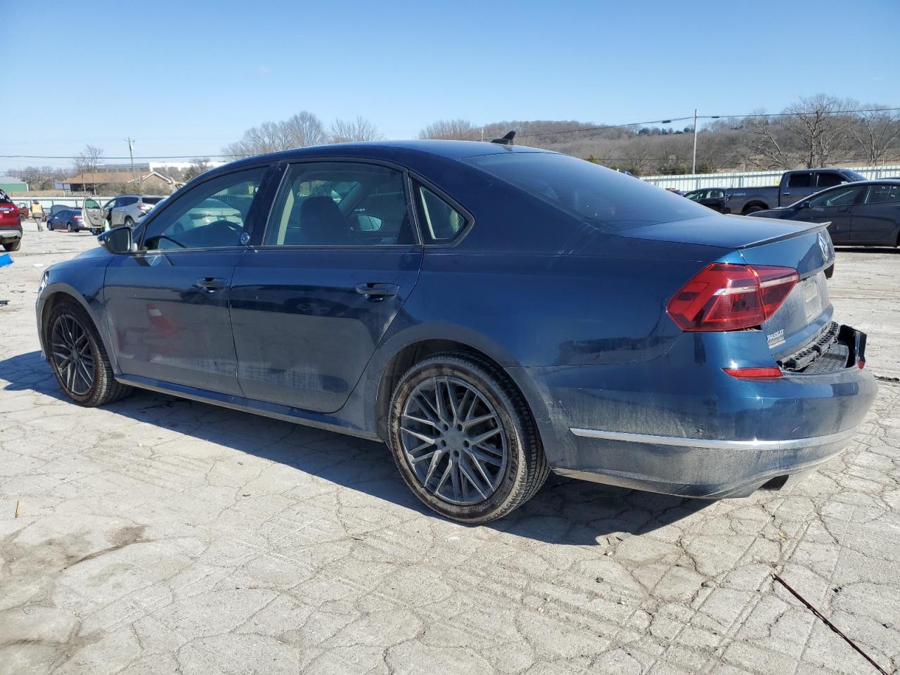 2019 Volkswagen Passat - Image 2