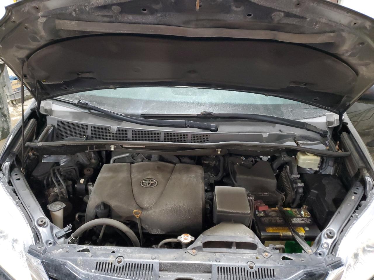 2017 Toyota Sienna - Image 12