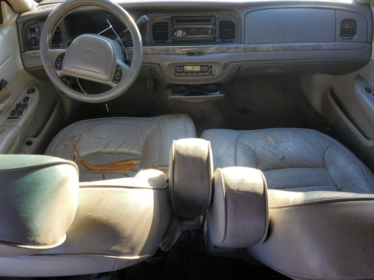 1999 Ford Crown Victoria - Image 8