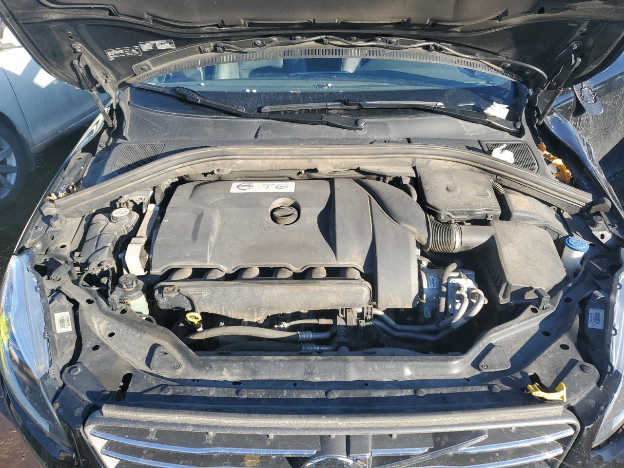 2015 Volvo XC60 - Image 12