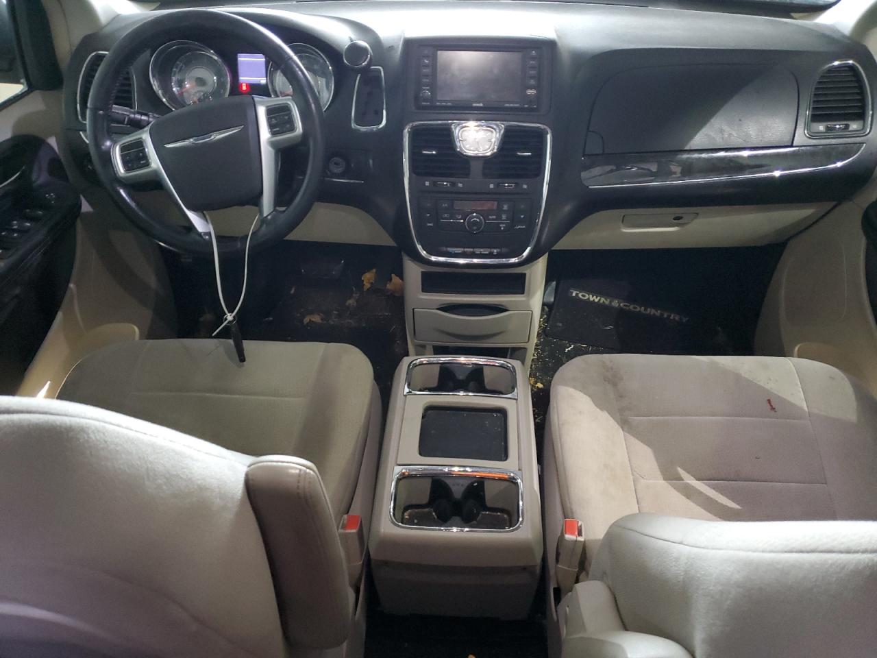 2011 Chrysler Town & Country - Image 8