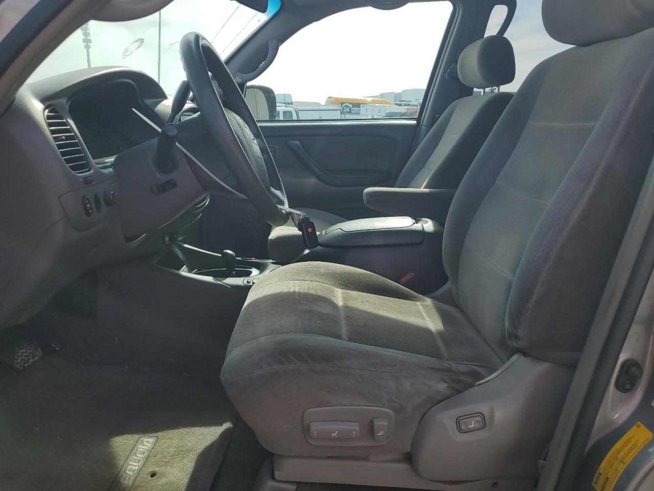 2004 Toyota Sequoia - Image 7