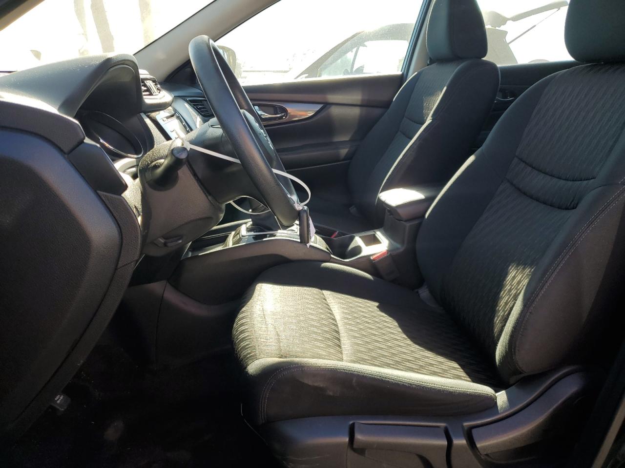 2017 Nissan Rogue - Image 7