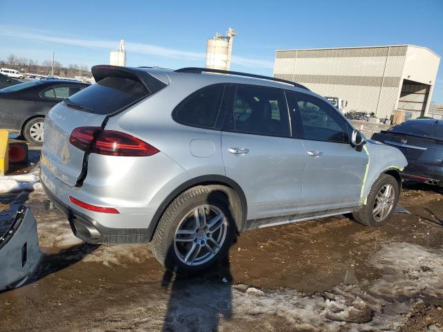  PORSCHE CAYENNE 2016 Серебристый