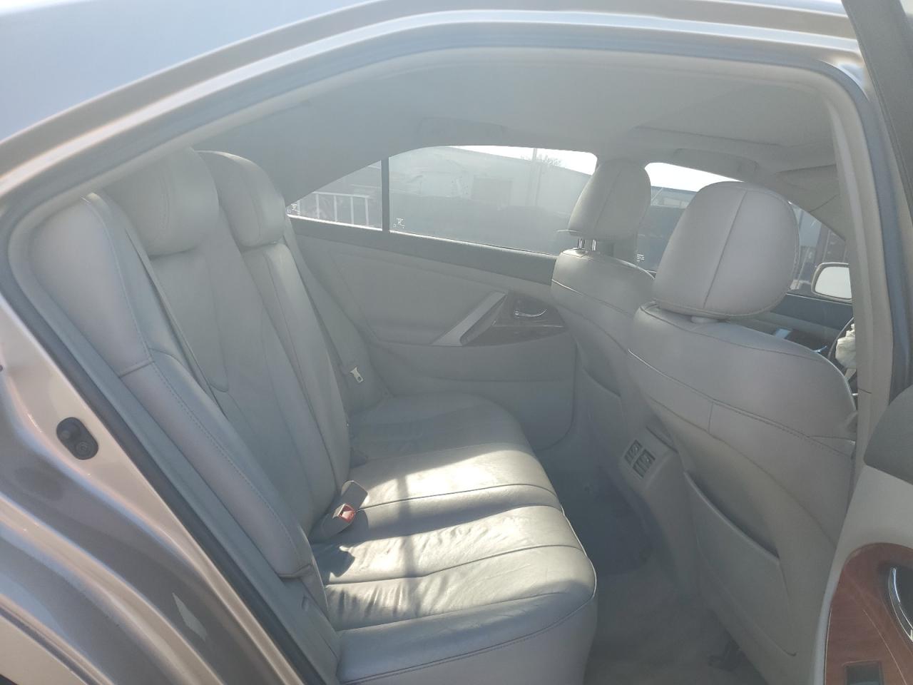 2010 Toyota Camry - Image 11