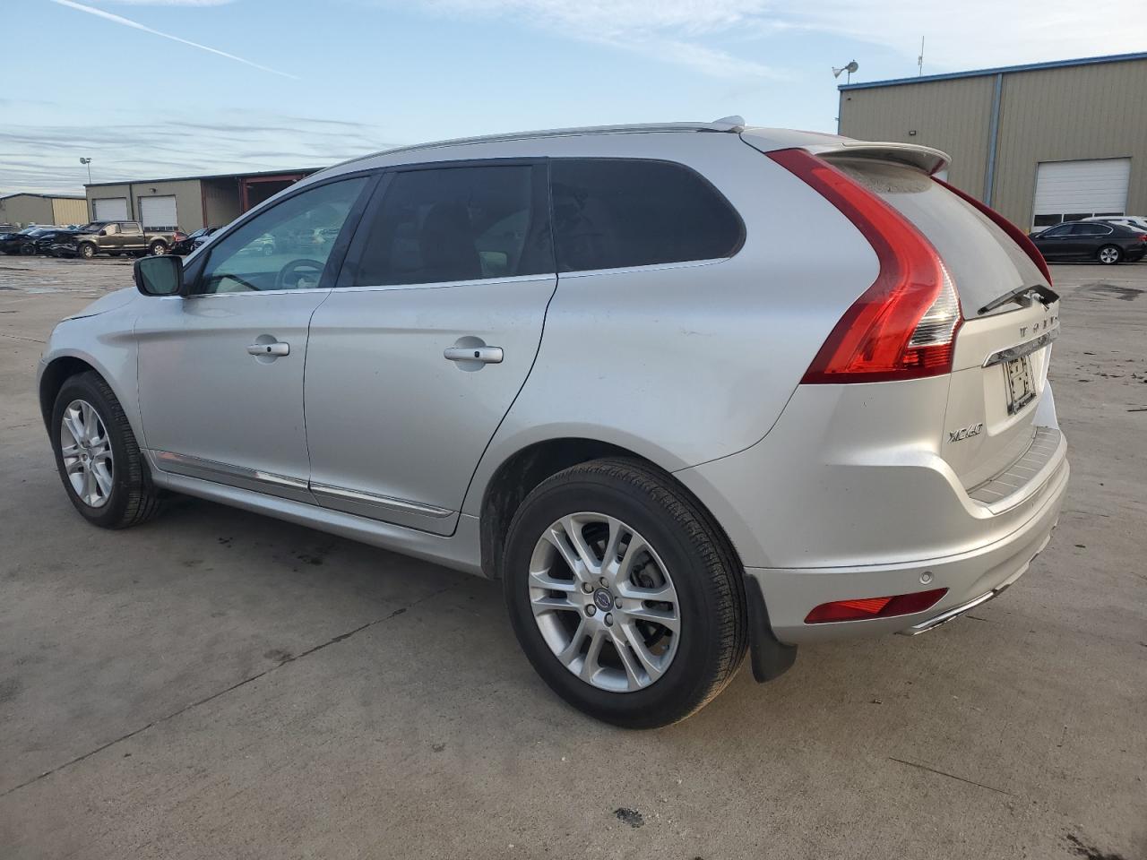 2016 Volvo XC60 - Image 2