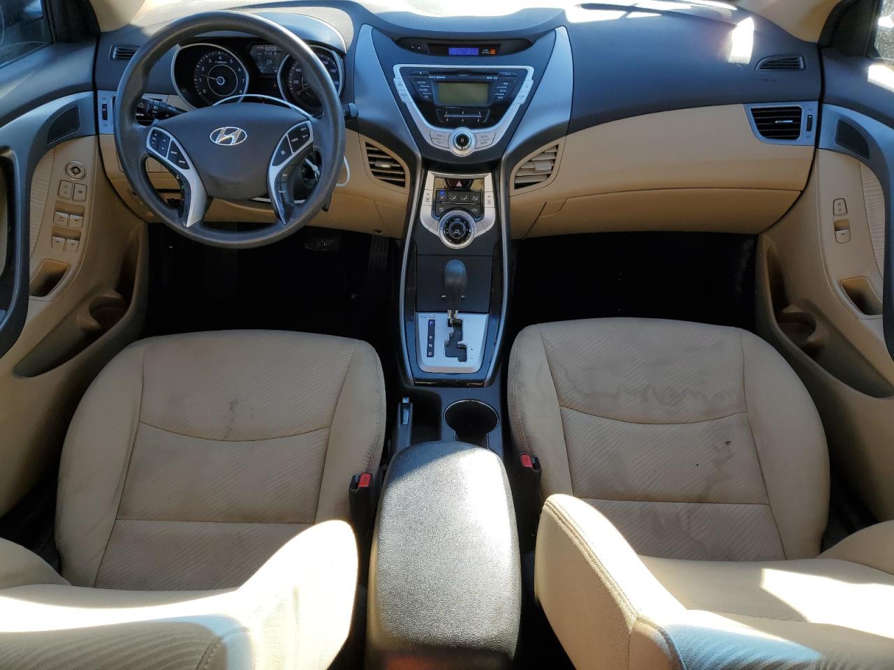 2012 Hyundai Elantra - Image 8