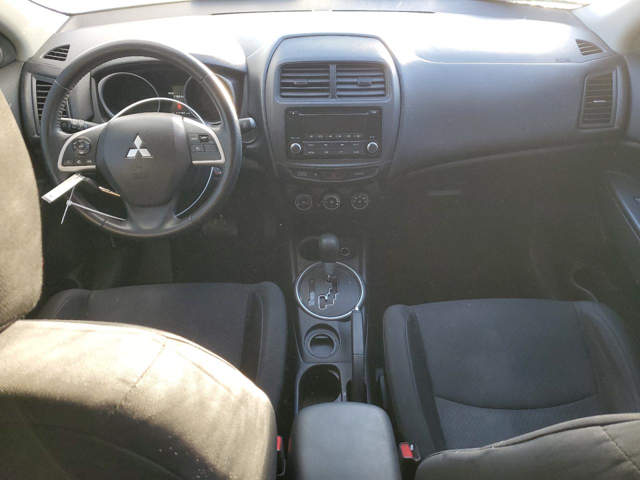 2015 Mitsubishi Outlander - Image 8