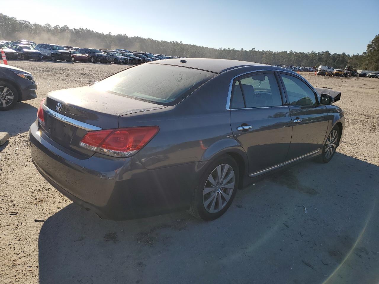 2012 Toyota Avalon - Image 3