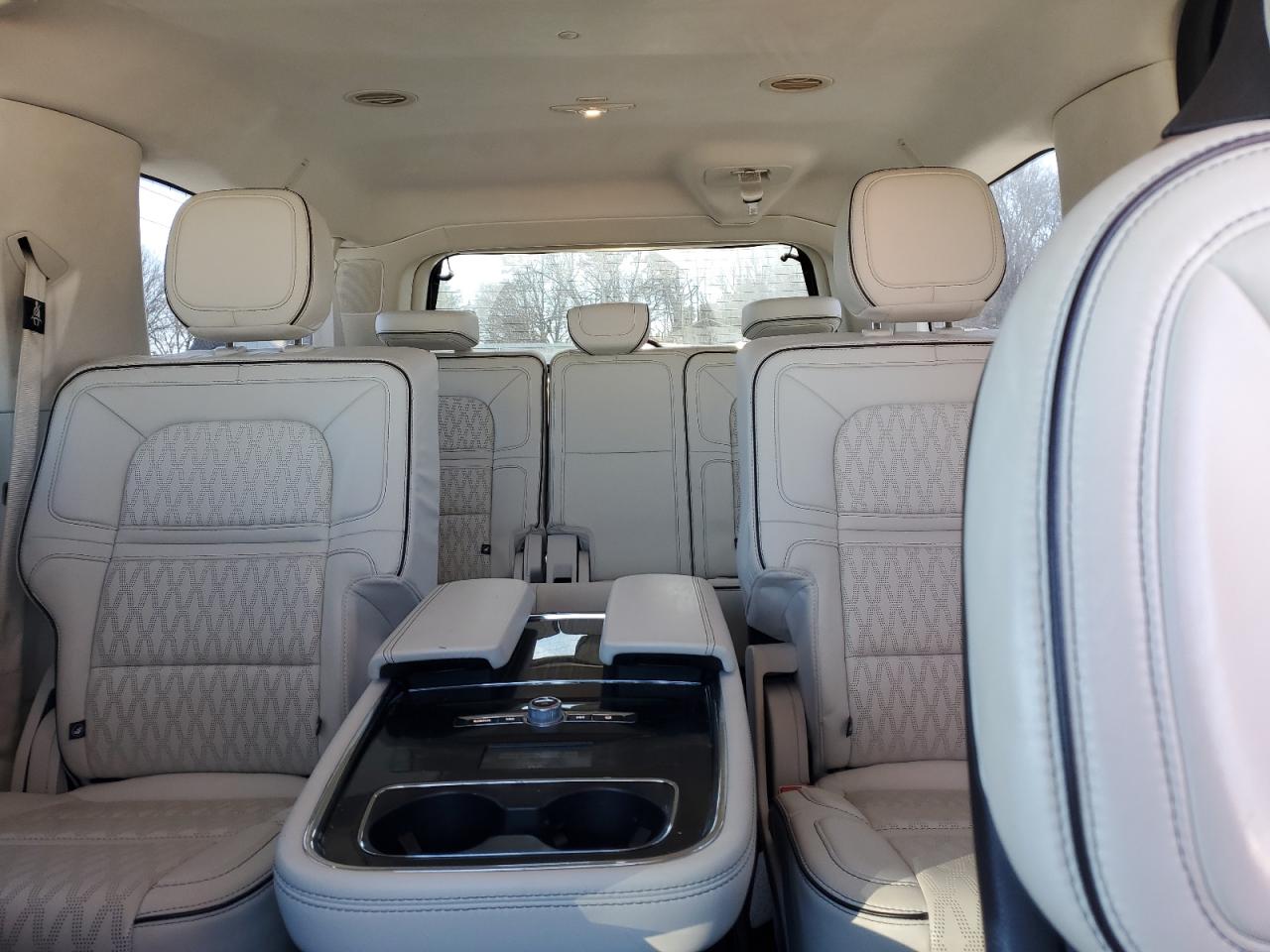 2021 Lincoln Navigator - Image 10