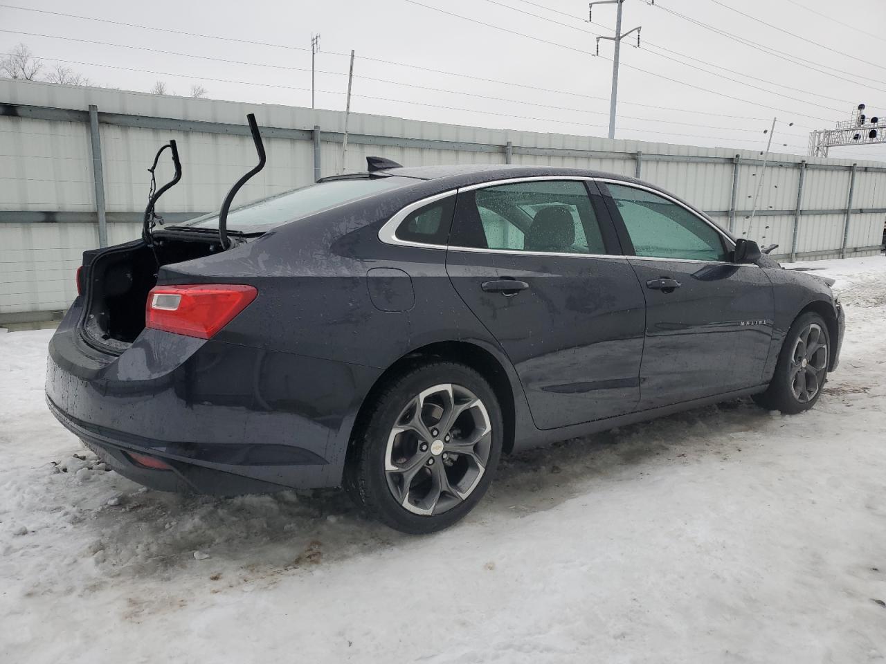 2023 Chevrolet Malibu - Image 3