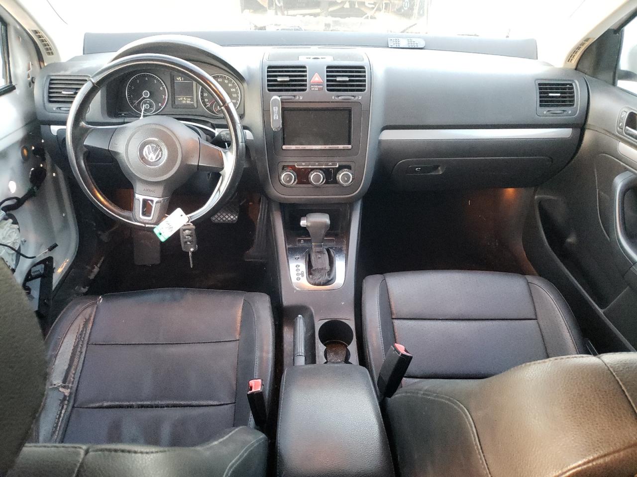 2010 Volkswagen Jetta - Image 8