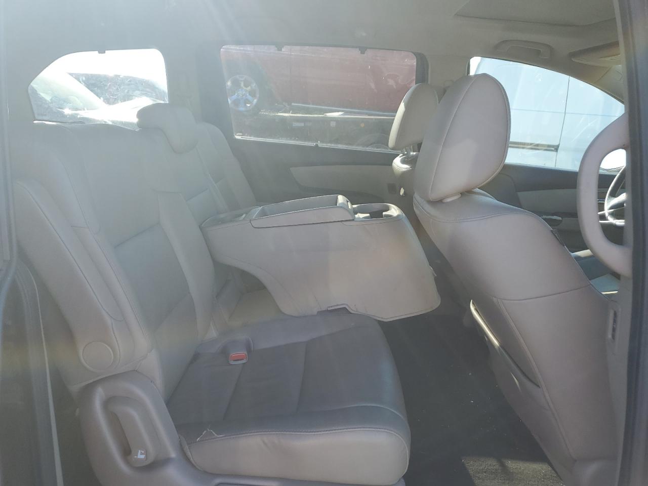 2015 Honda Odyssey - Image 11