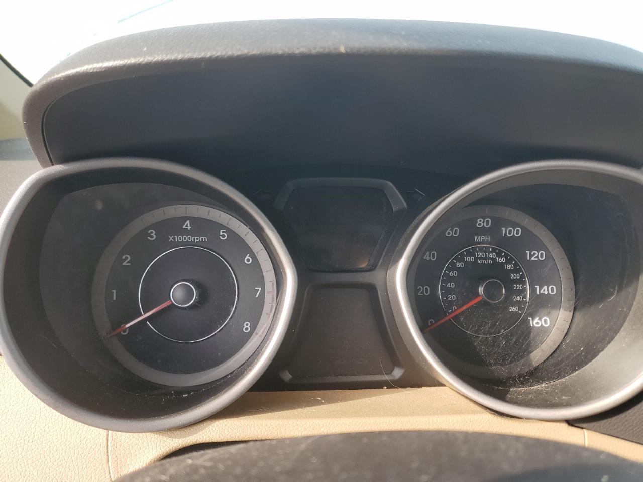 2013 Hyundai Elantra - Image 9