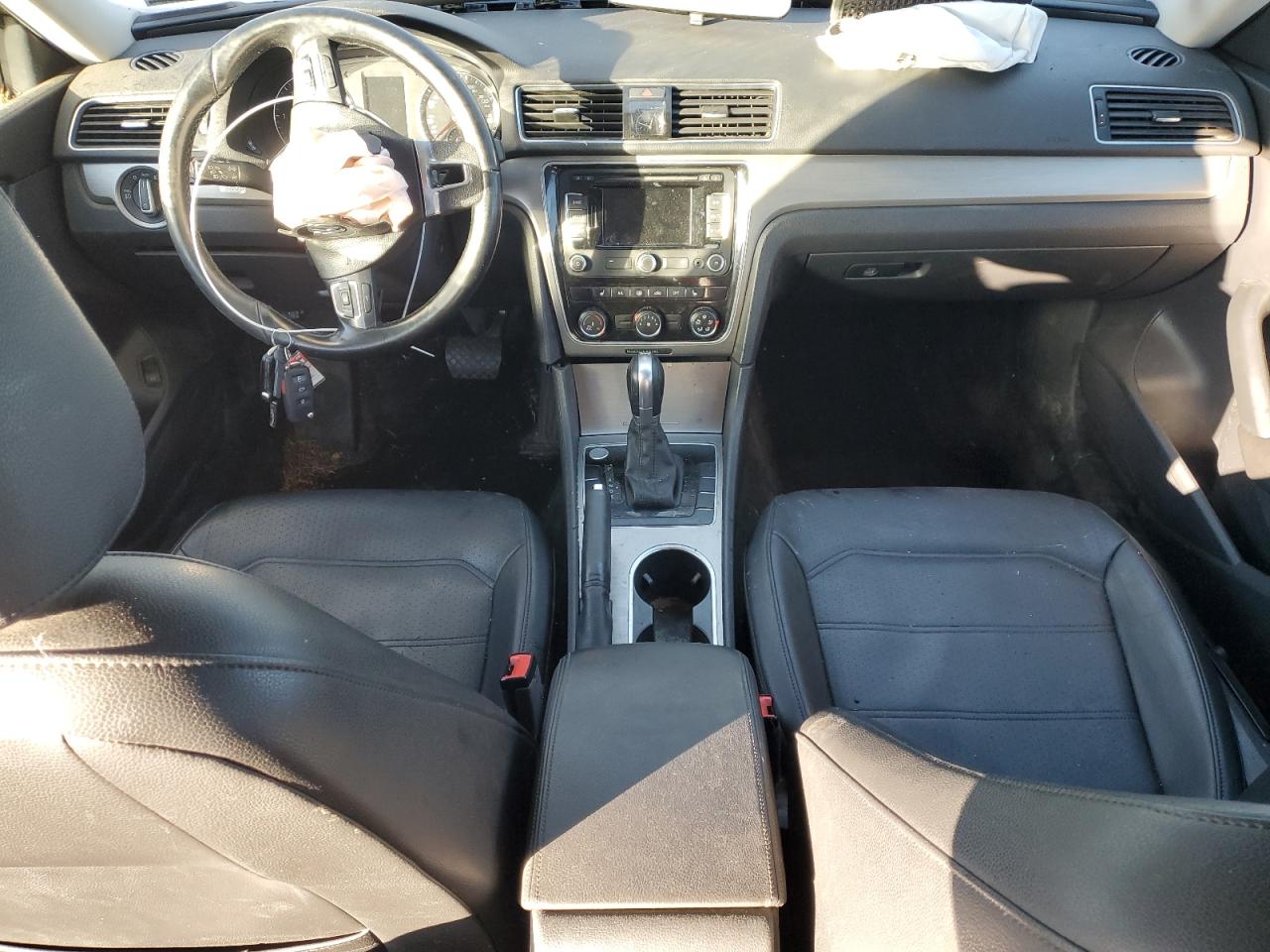 2015 Volkswagen Passat - Image 8