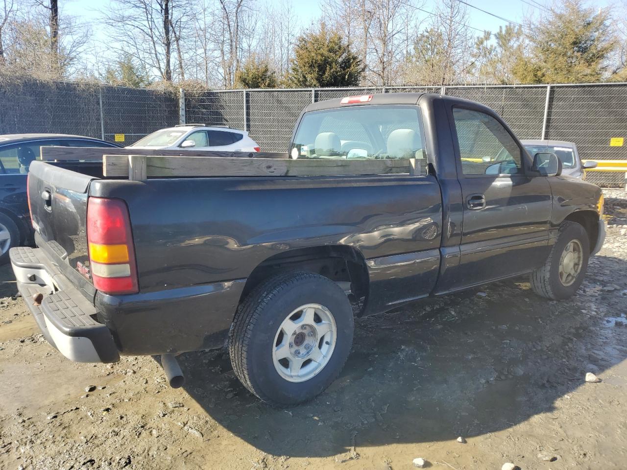 2003 GMC Sierra - Image 3