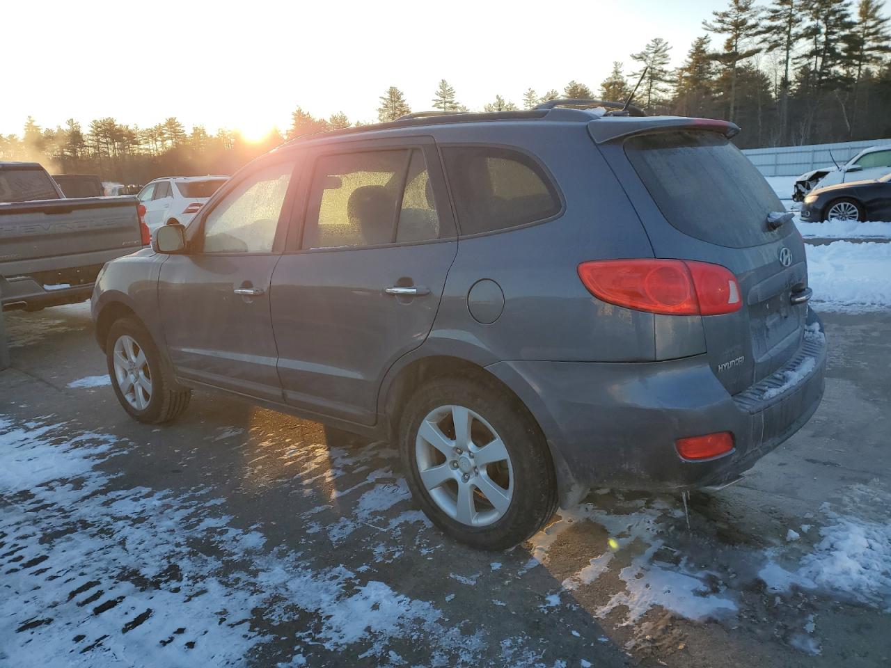 2009 Hyundai Santa Fe - Image 2