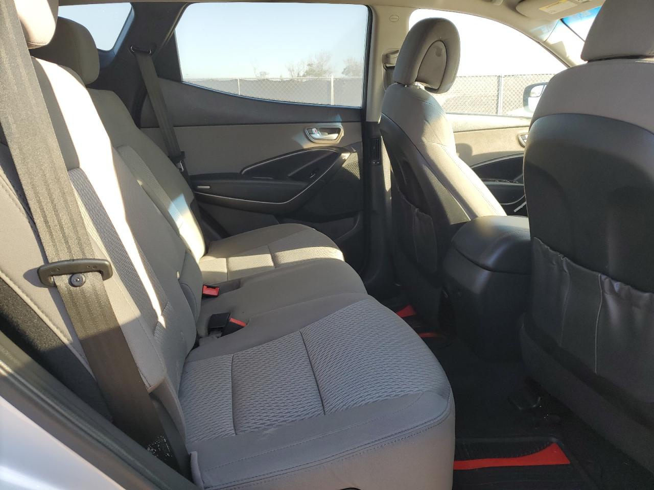 2017 Hyundai Santa Fe - Image 11