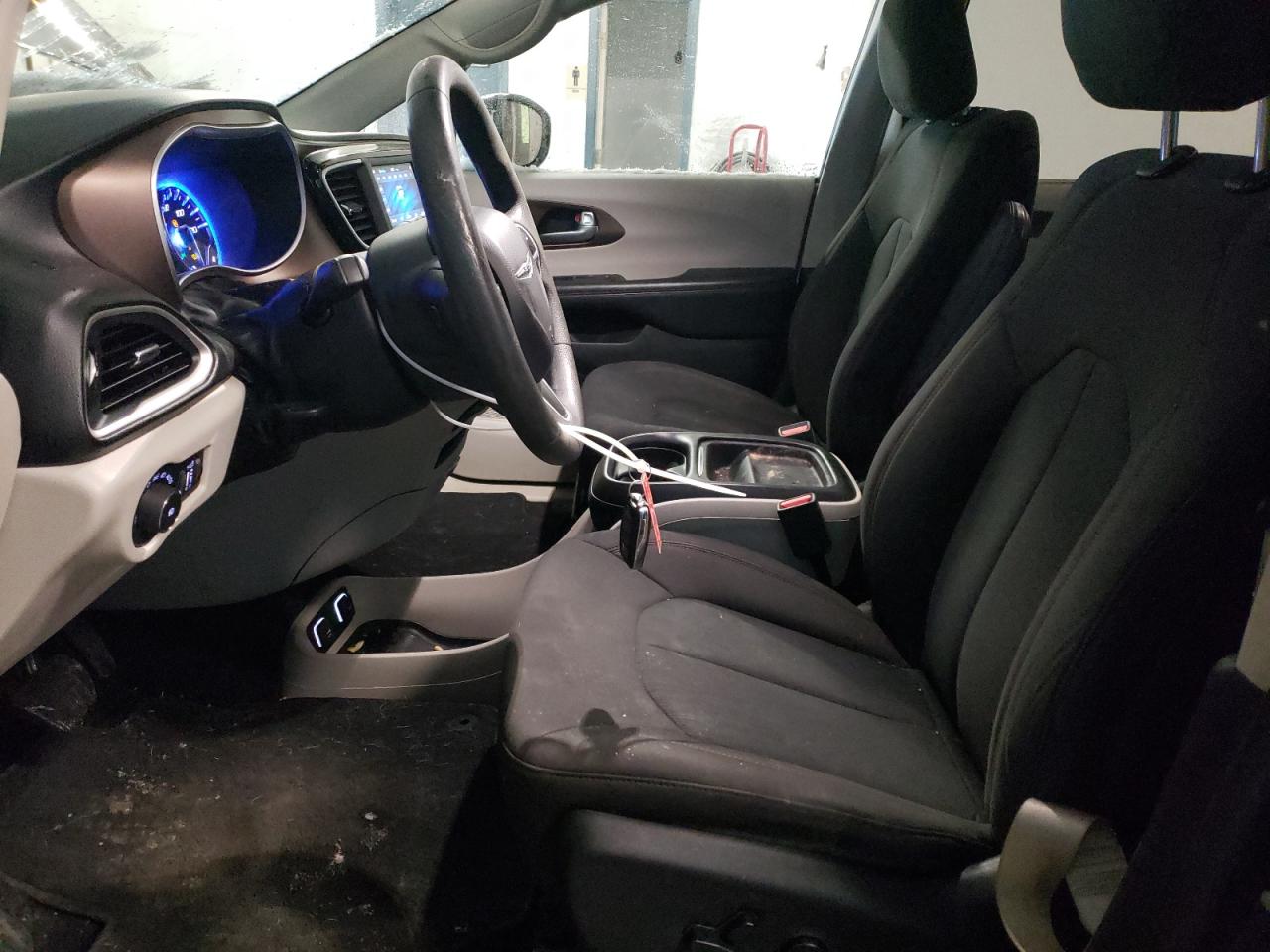 2018 Chrysler Pacifica - Image 7