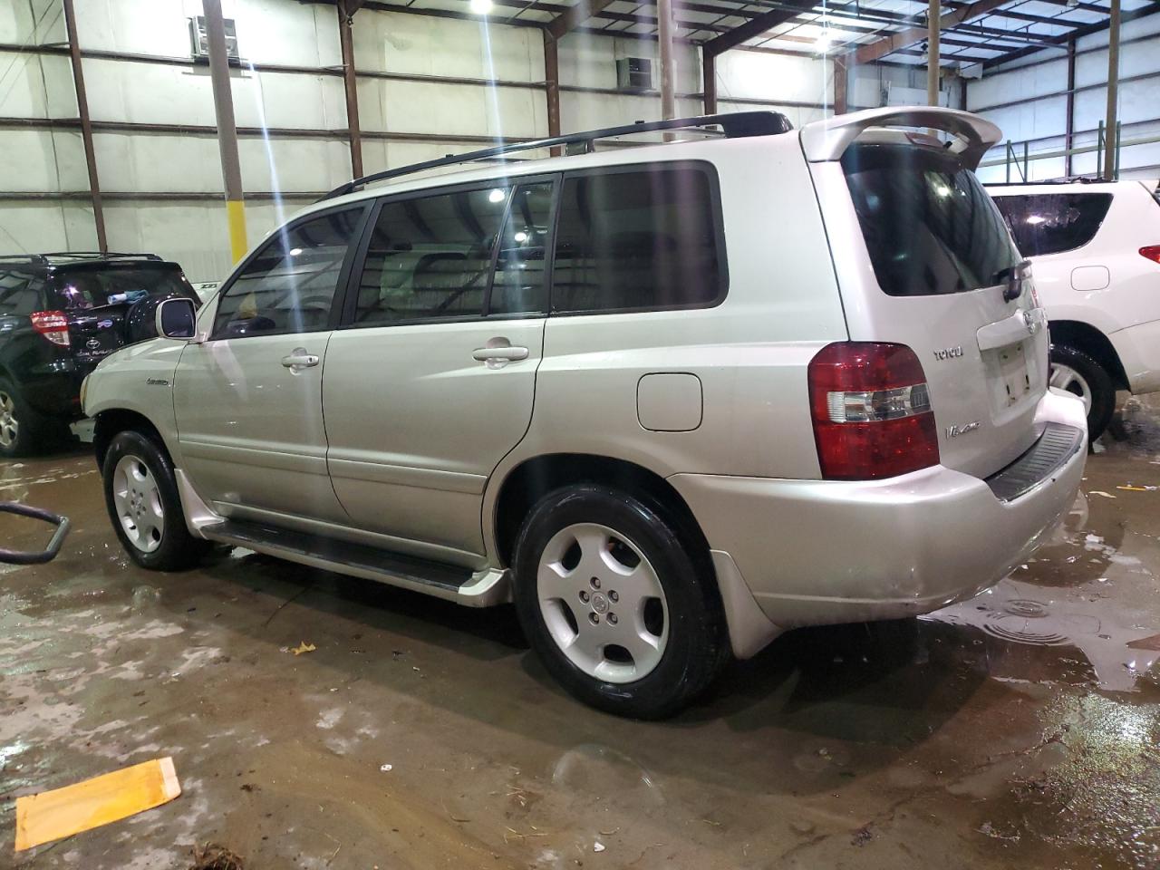 2005 Toyota Highlander - Image 2