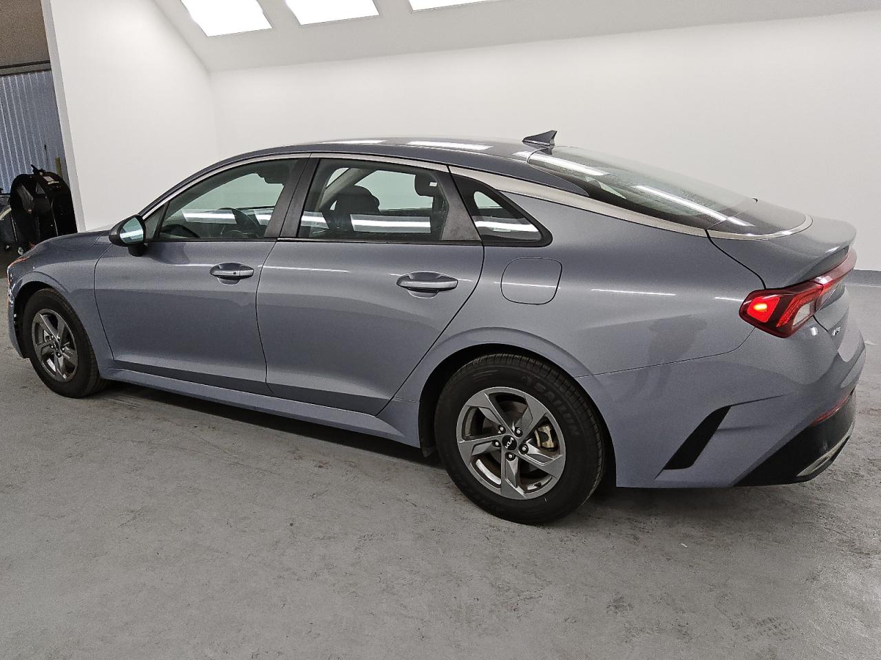2022 Kia K5 - Image 2