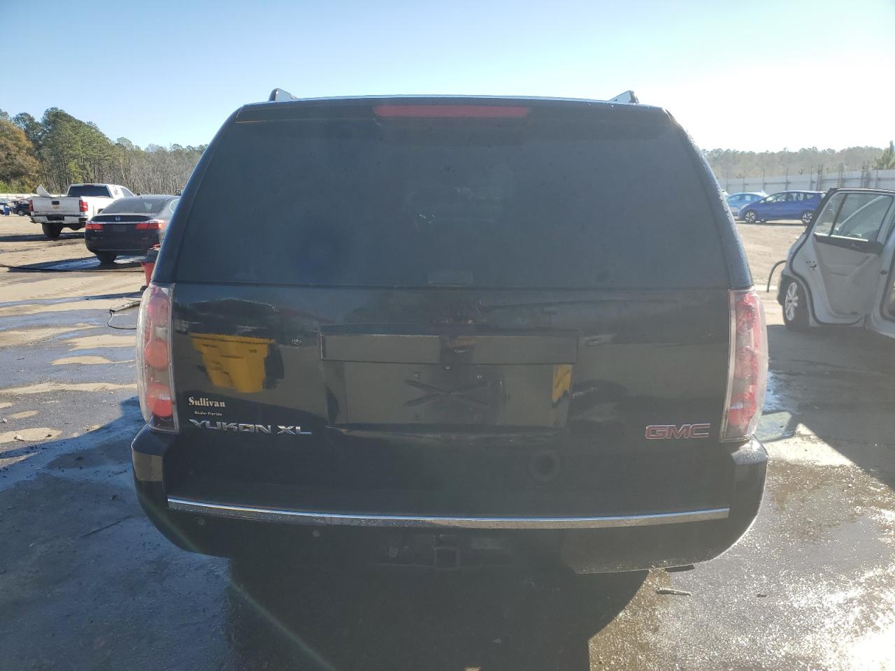 2011 GMC Yukon - Image 6