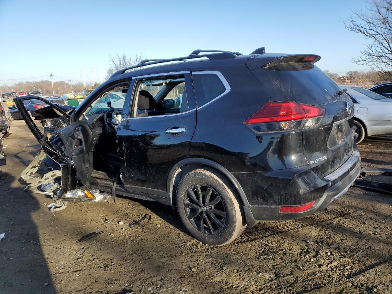 2017 Nissan Rogue - Image 2