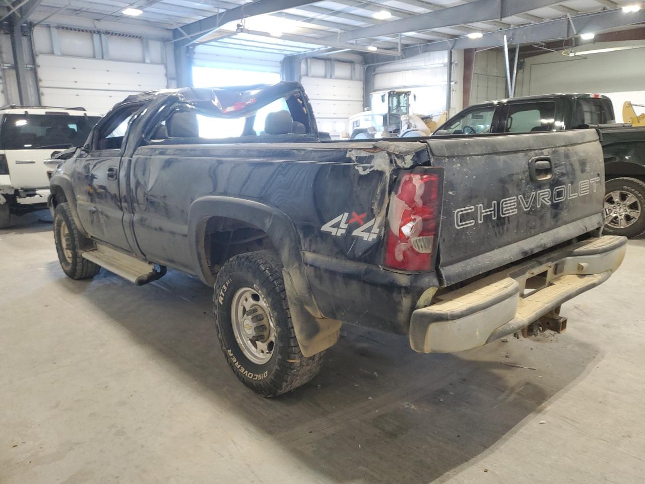 2007 Chevrolet Silverado - Image 2