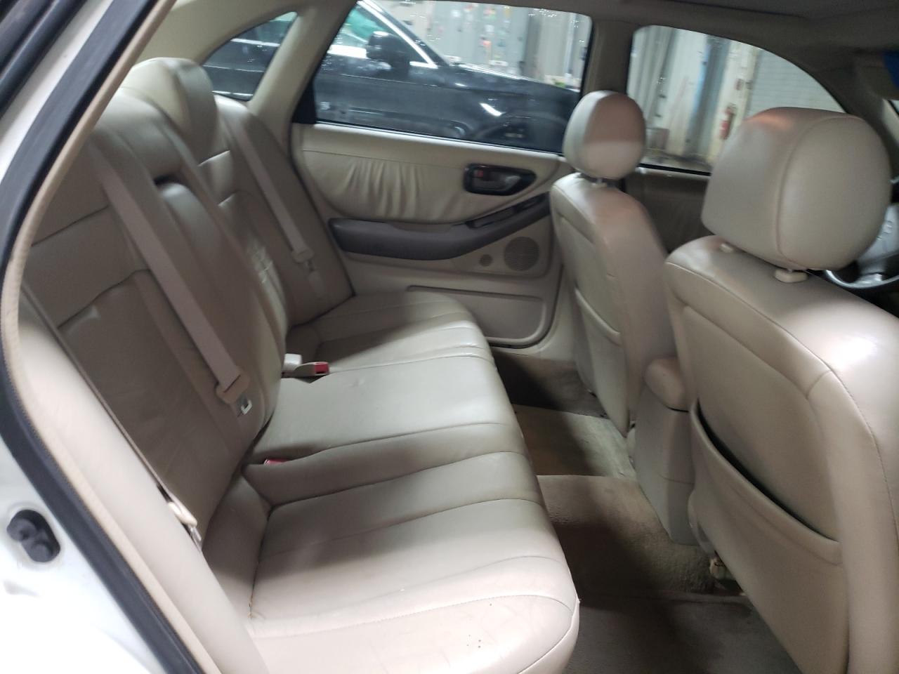 1999 Toyota Avalon - Image 10