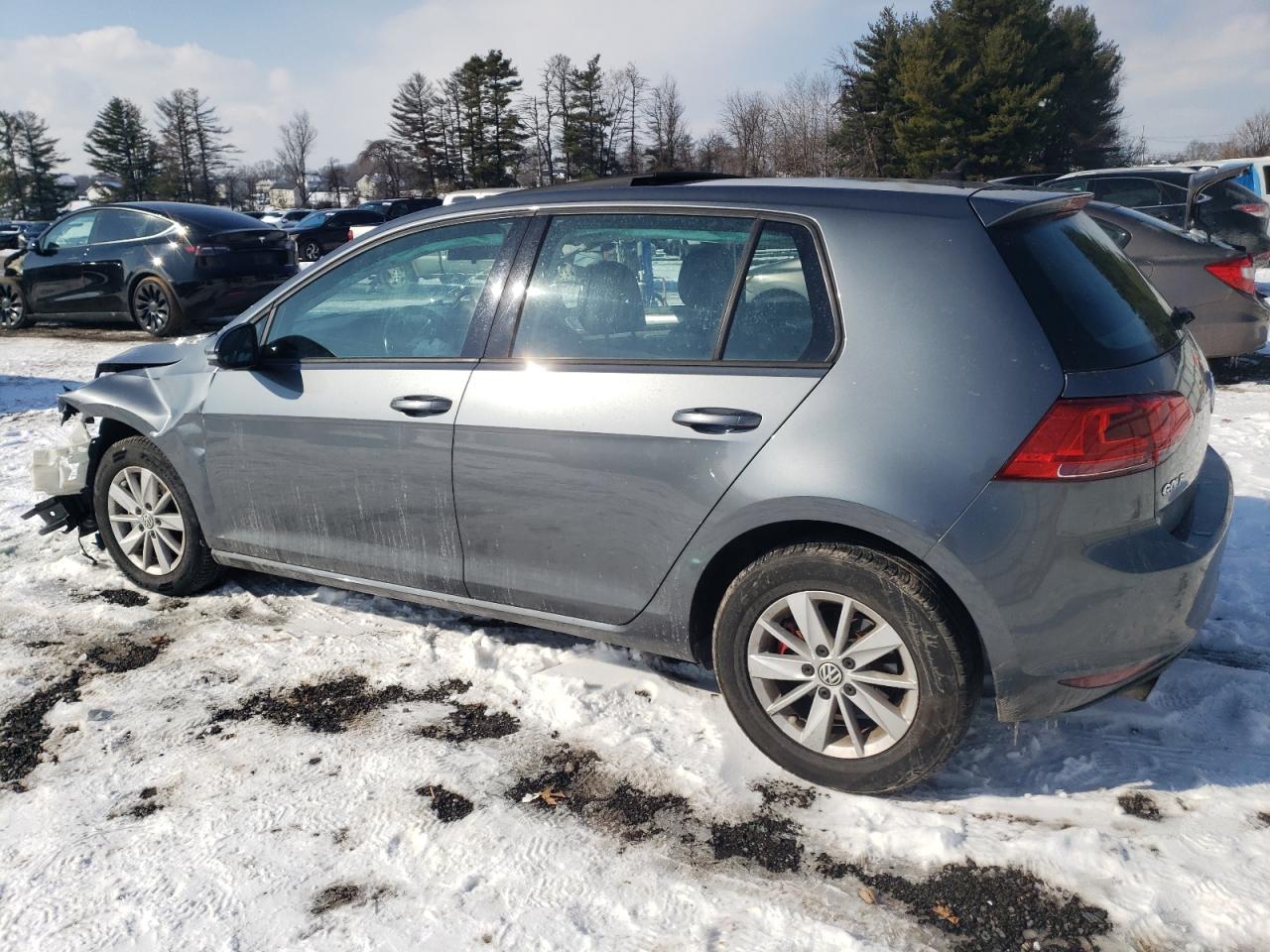 2015 Volkswagen Golf - Image 2