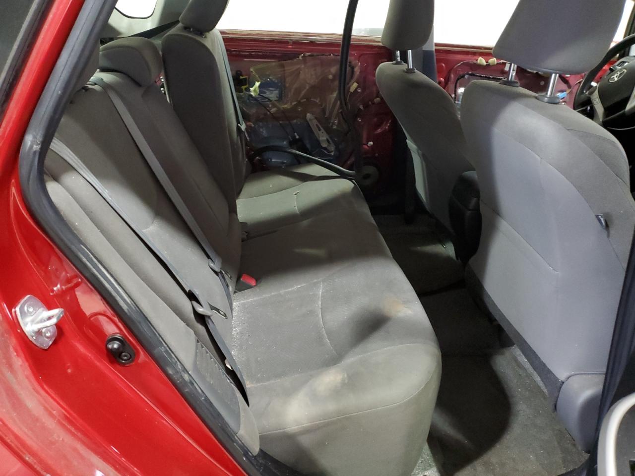 2015 Toyota Prius - Image 10